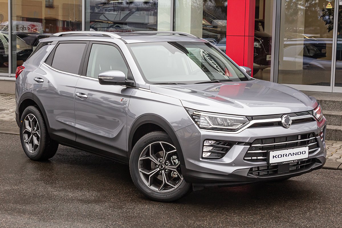 Korando  1,5 GDI 4WD AT STYLE Plus STŘÍBRNÁ metaliza