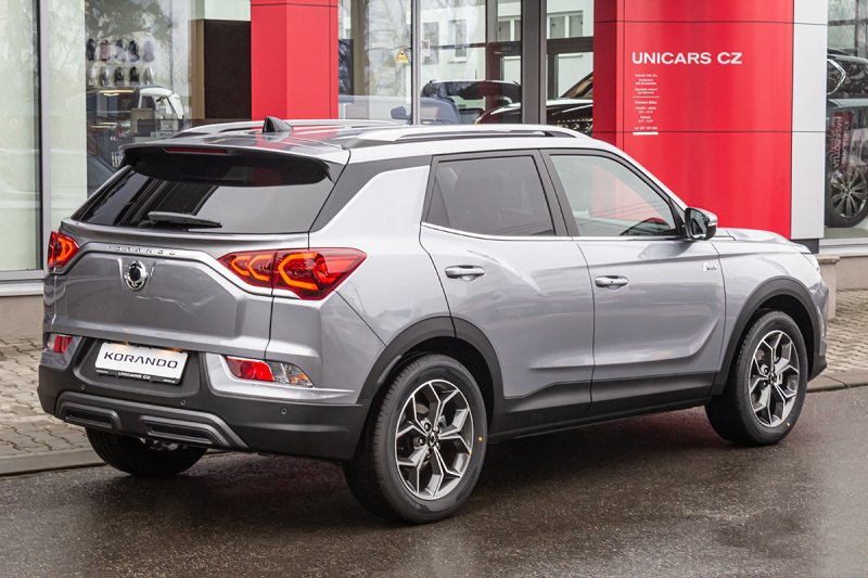 Korando  1,5 GDI 4WD AT STYLE Plus STŘÍBRNÁ metaliza