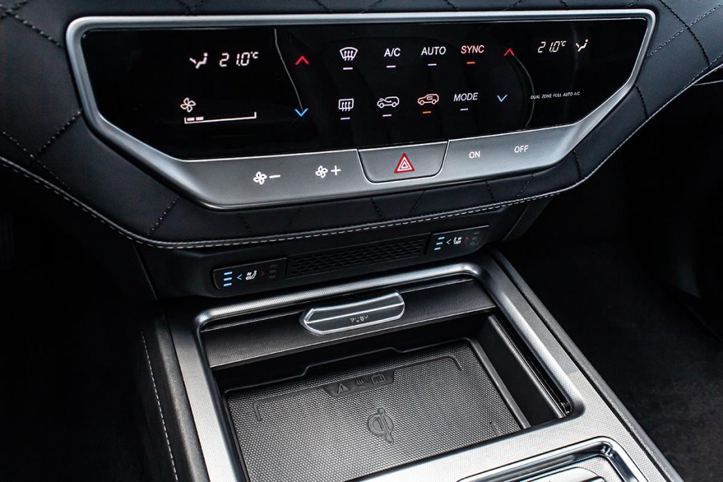 KGM Rexton 2,2 e-XDI PREMIUM+ BLACK paket